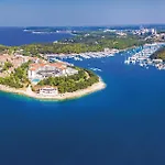 4 Bedroom Awesome In Feriehus Šišan