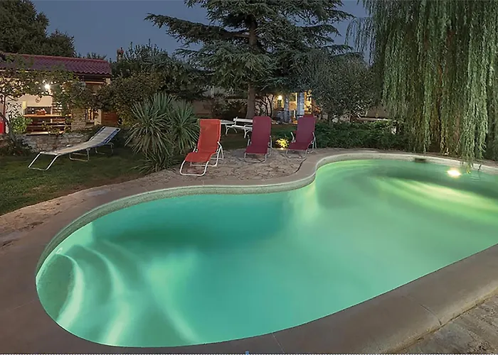 4 Bedroom Awesome In Prázdninový dům