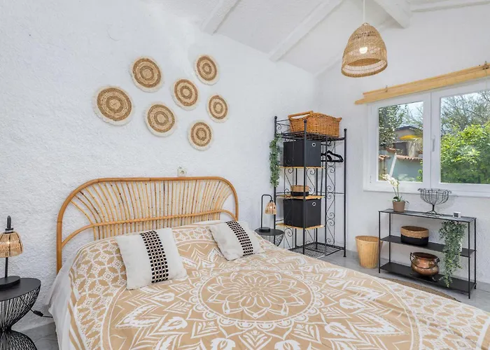 4 Bedroom Awesome In Prázdninový dům
